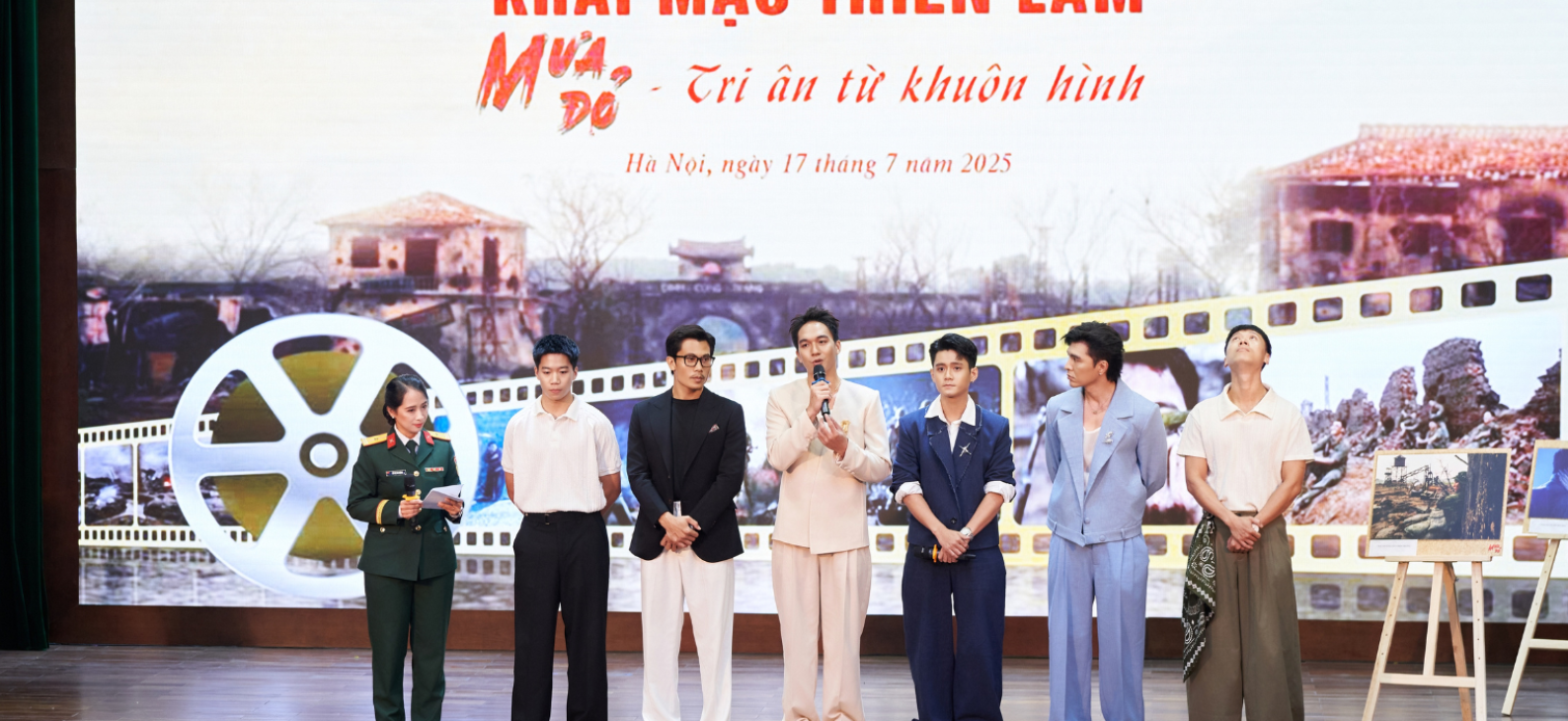 Steven Nguyễn, Đỗ Nhật Hoàng, Đình Khang tại triển lãm "Mưa Đỏ" Steven Nguyễn, Đỗ Nhật Hoàng, Đình Khang tại triển lãm "Mưa Đỏ"