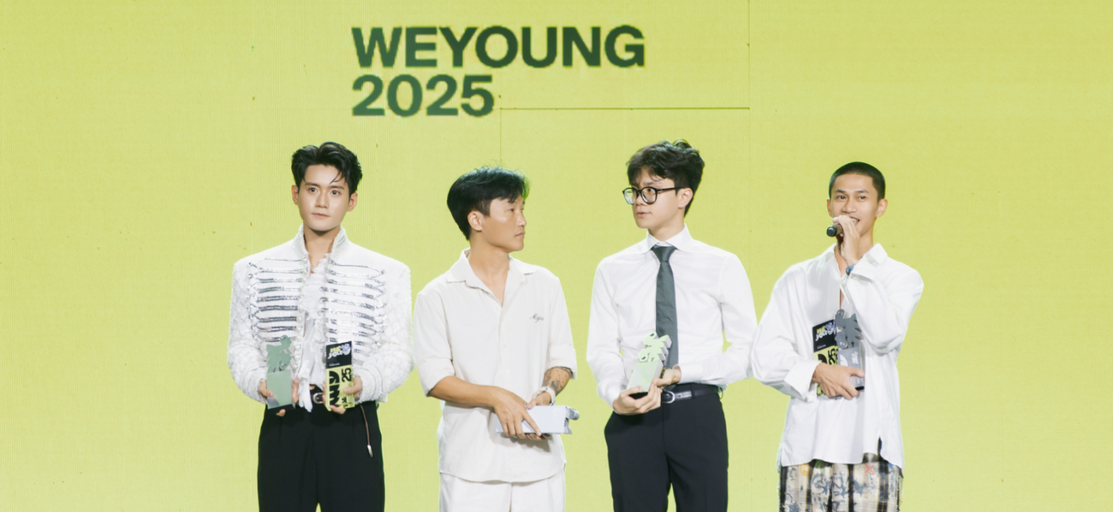 Đình Khang được vinh danh Young ID - “Tân binh” ấn tượng của điện ảnh Việt Nam tại WeYoung 2025 by WeChoice Awards