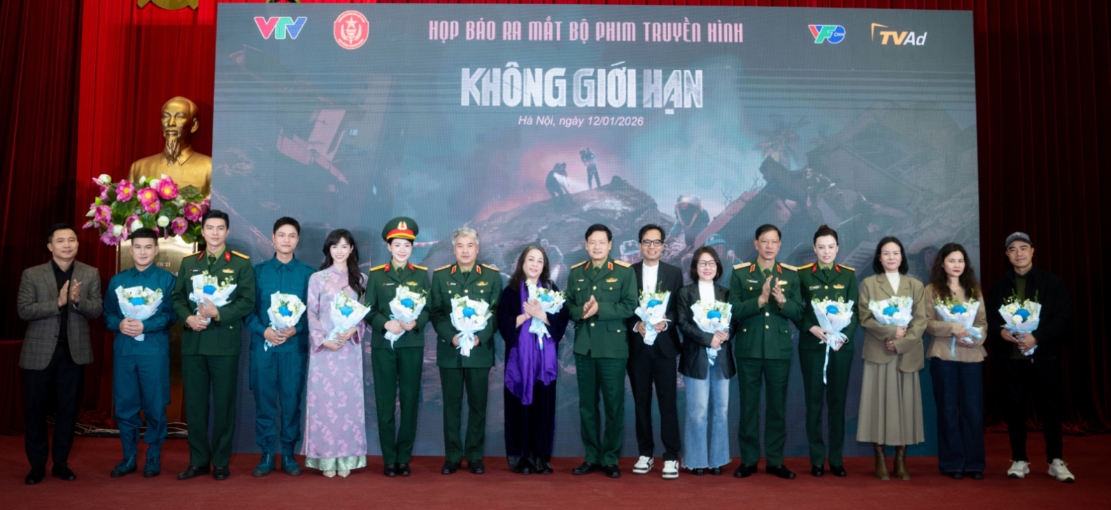 Steven Nguyễn diện quân phục tại họp báo ra mắt phim "Không Giới Hạn"