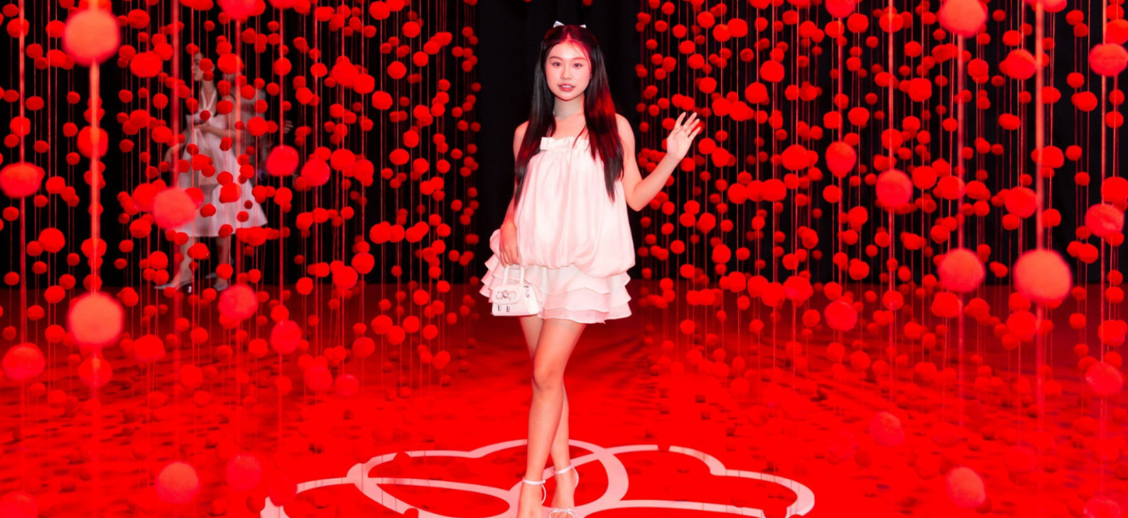 Thư Lê có mặt ngày đầu tiên ở triển lãm Táo đa giác quan tại Sài Gòn