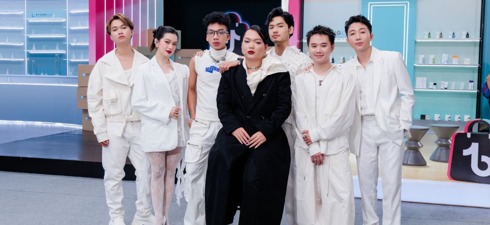 Team Mentor Phạm Thoại "chiến hết sức" tại tập 2 The Shoppertainer - Ngôi Sao Chốt Đơn