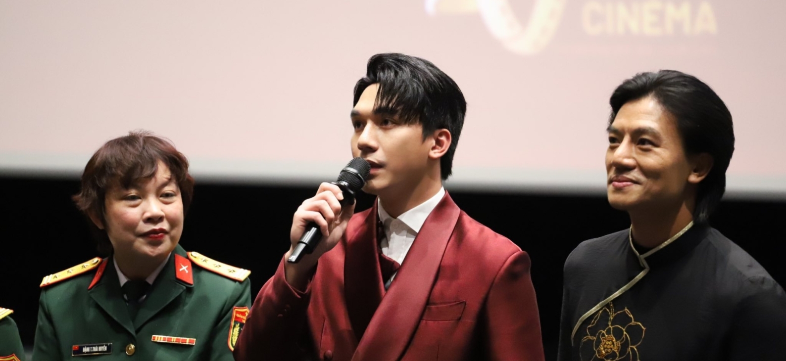 Đỗ Nhật Hoàng cùng ekip phim Mưa Đỏ ghi dấu ấn tại Tuần lễ "Điện ảnh Việt Nam - Hành trình Ánh sáng" trên đất Pháp