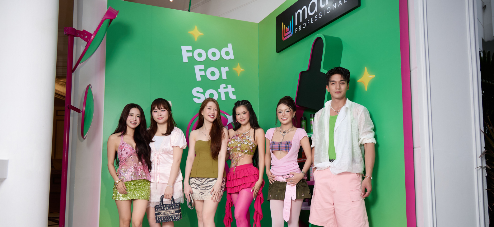 Đỗ Nhật Hoàng, Yên Đan, Luna và Chu Nhã Mi hội ngộ tại Matrix Party