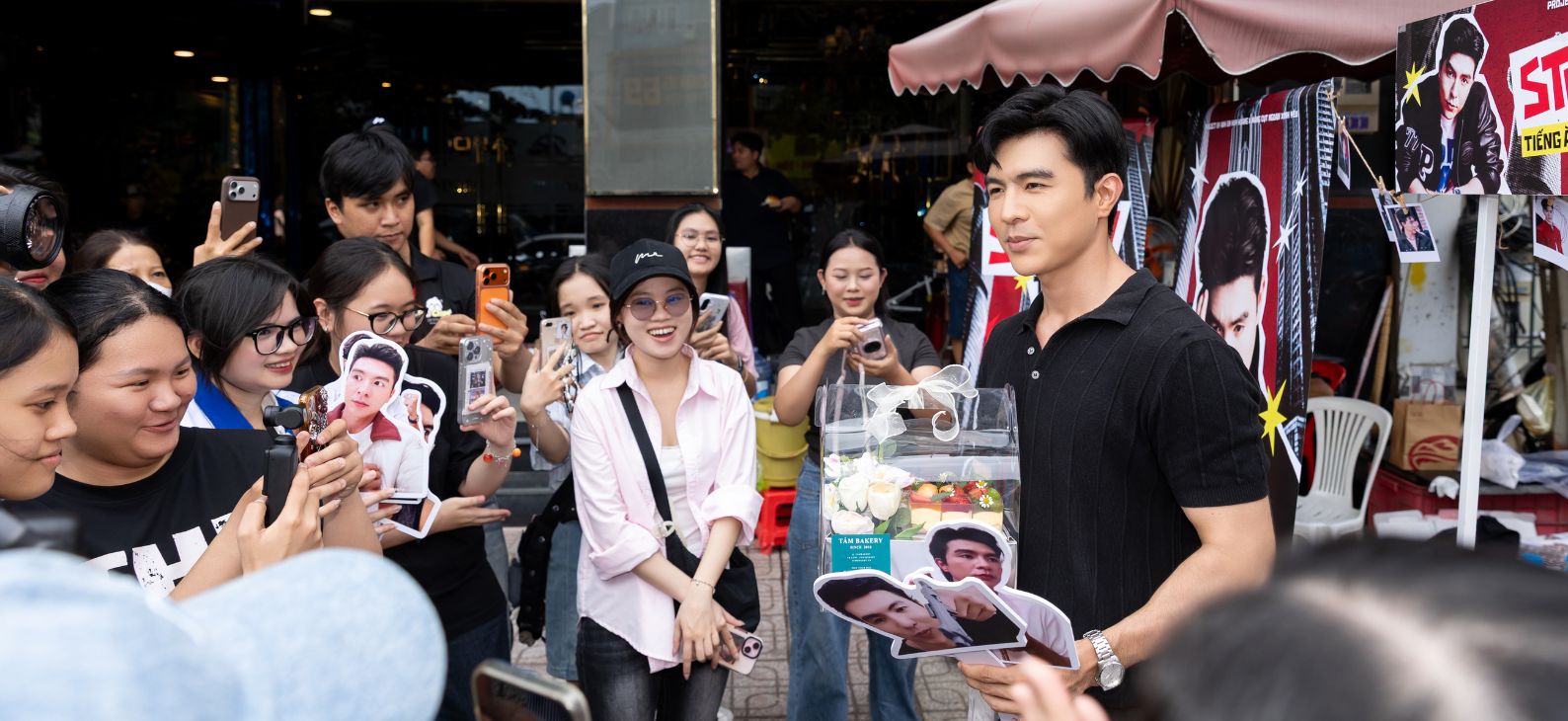 Những phần food support đầy tình cảm từ fansite gửi tới Steven Nguyễn tại phim trường "Người Mẹ Xấu"