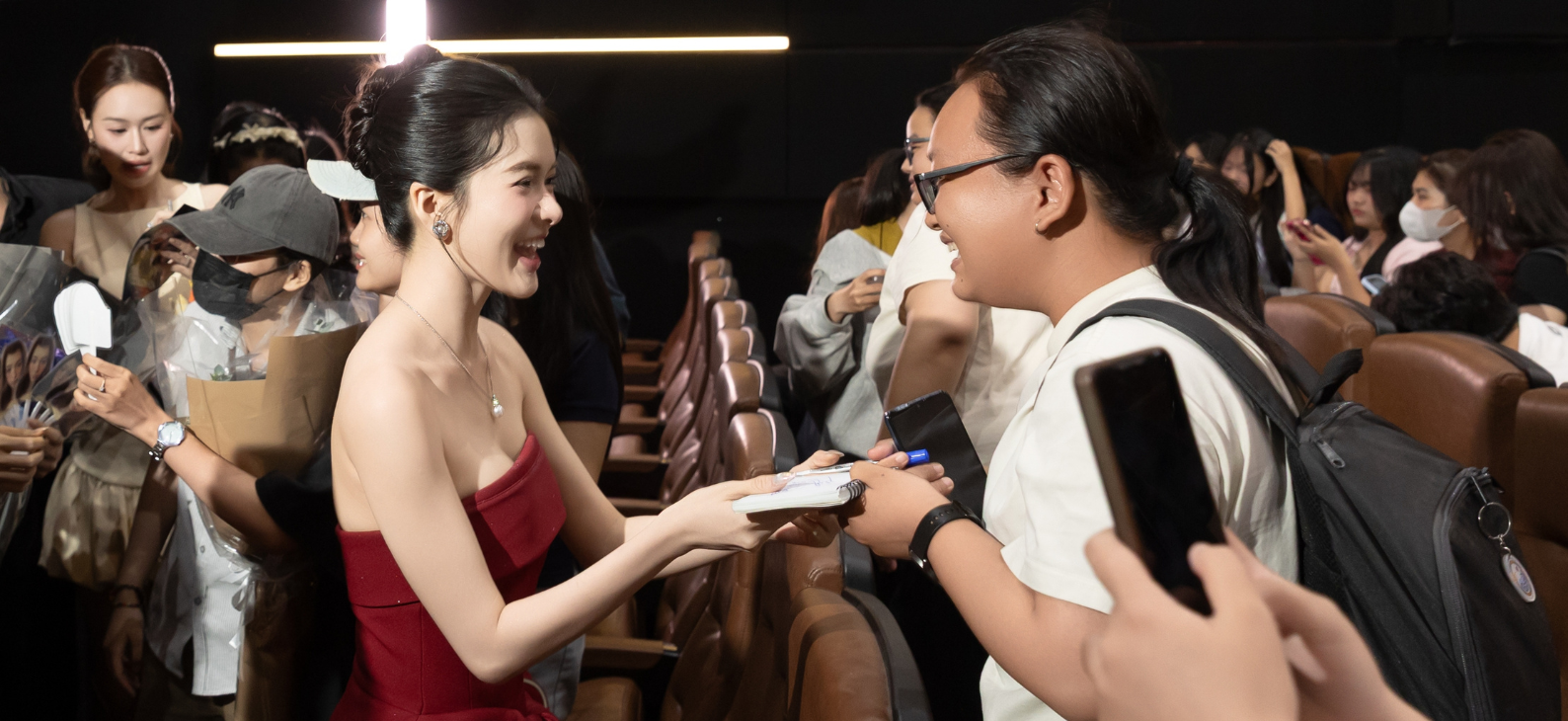 Hành trình Yên Đan gặp gỡ khán giả của "Ốc Mượn Hồn" tiếp tục tại TP.HCM