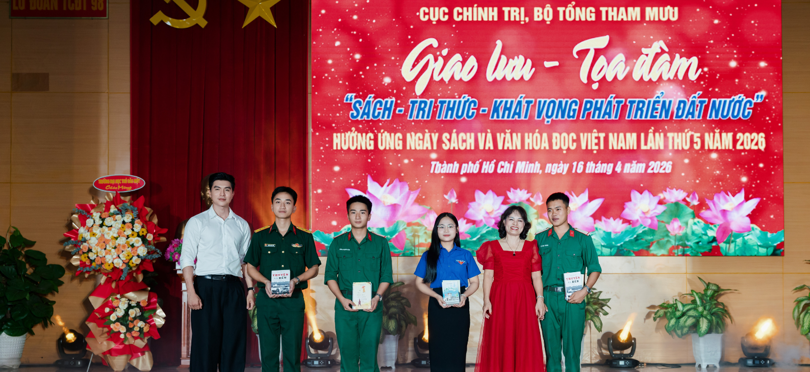 Steven Nguyễn lan tỏa văn hóa đọc tại lễ khai mạc “Thư viên lưu động” của Bộ Tổng Tham mưu Quân đội nhân dân Việt Nam 
