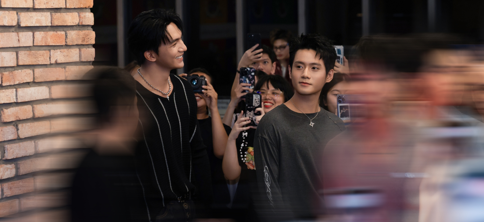 Đỗ Nhật Hoàng và Đình Khang tham dự buổi premiere phim “Lầu Chú Hỏa”
