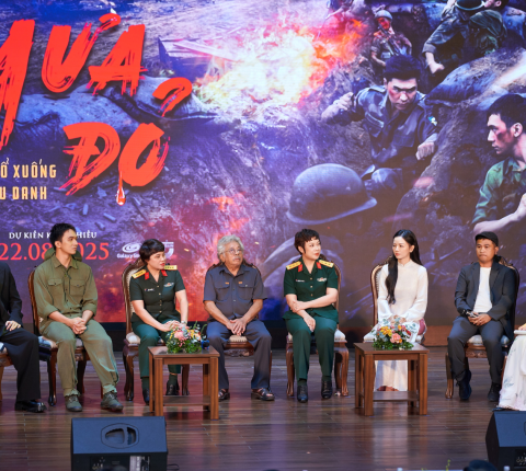 Showcase phim “Mưa Đỏ” tại Hà Nội: Nơi cảm xúc gặp gỡ lịch sử Showcase phim “Mưa Đỏ” tại Hà Nội: Nơi cảm xúc gặp gỡ lịch sử