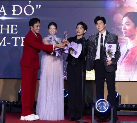 Steven Nguyễn và Đình Khang tại Lễ trao giải Đẹp Awards 2025