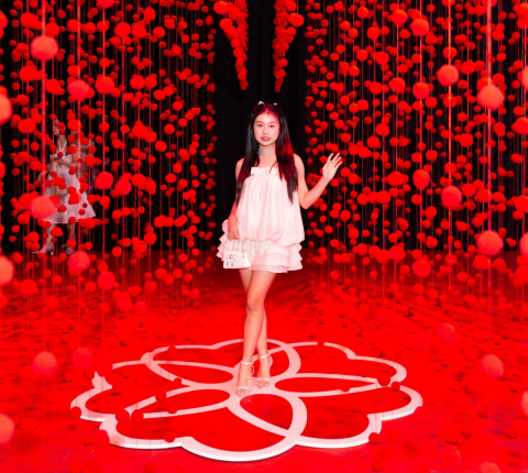 Thư Lê có mặt ngày đầu tiên ở triển lãm Táo đa giác quan tại Sài Gòn