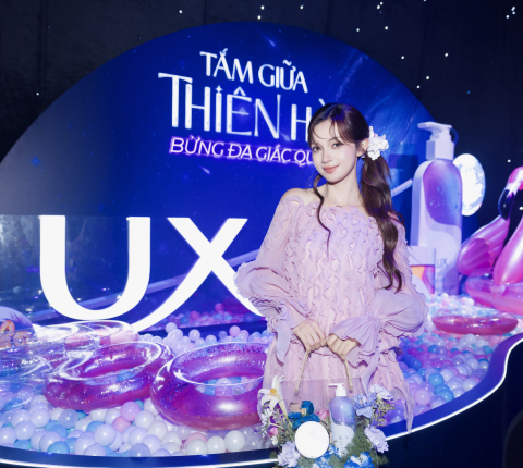 Mai Kỳ Hân toả sáng giữa "thiên hà" cùng Lux Mood Collection