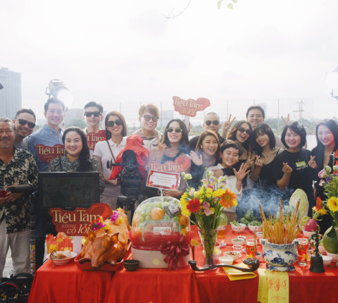 Trình Mỹ Duyên cùng đoàn làm phim cúng khai máy dự án "Tiểu Tam Không Có Lỗi" 