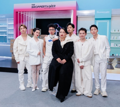 Team Mentor Phạm Thoại "chiến hết sức" tại tập 2 The Shoppertainer - Ngôi Sao Chốt Đơn