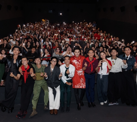 Mưa Đỏ cán mốc doanh thu 500 tỷ, khởi đầu chuỗi hoạt động cinetour tại TP.HCM Mưa Đỏ cán mốc doanh thu 500 tỷ, khởi đầu chuỗi hoạt động cinetour tại TP.HCM