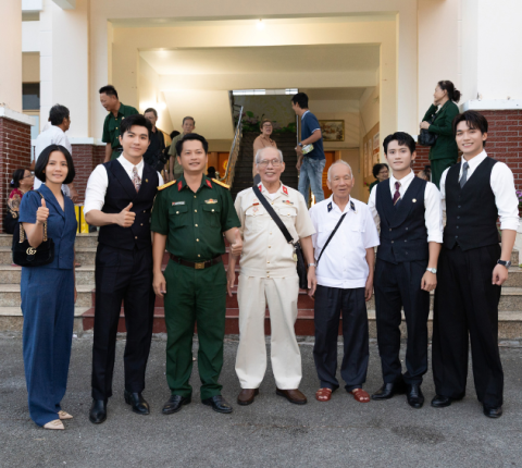 Steven Nguyễn, Đỗ Nhật Hoàng và Đình Khang giao lưu cùng các cựu chiến binh Đặc công Rừng Sác để chuẩn bị cho dự án điện ảnh mới 